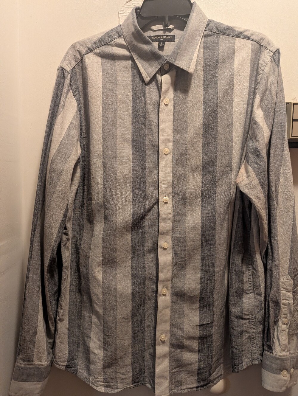 Banana Republic Men's Large Gray Vertical Stripe Long Sleeve Button-Down Shirt